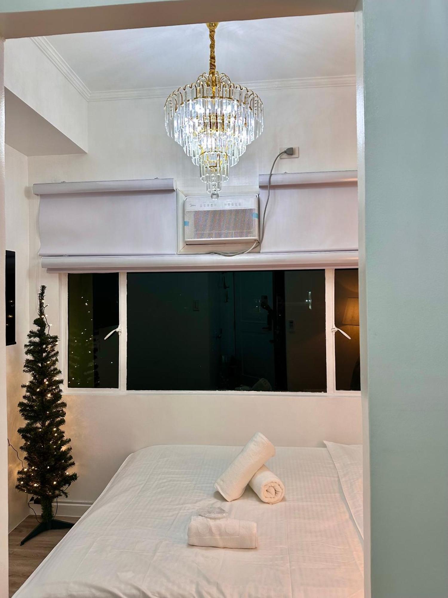 Studio Two Condominium, Alabang - Gold Fiber Wi-Fi -Netflix Ready Muntinlupa City Exterior photo